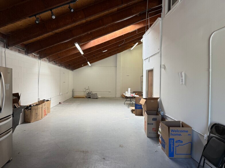 More Photos Of 1523 26th St, Santa Monica Research And Development For Lease