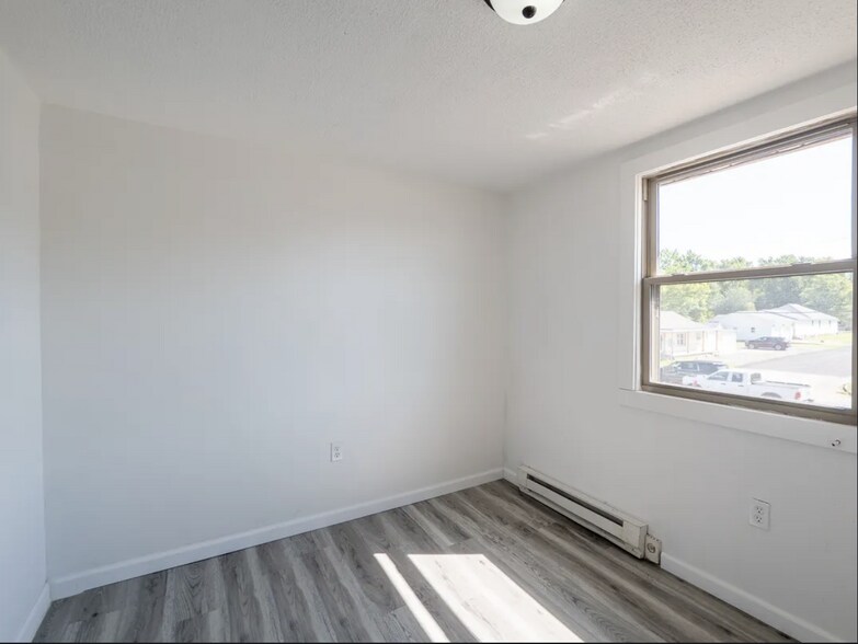 More Photos Of 1201 S Park Ave, Herrin Office For Sale