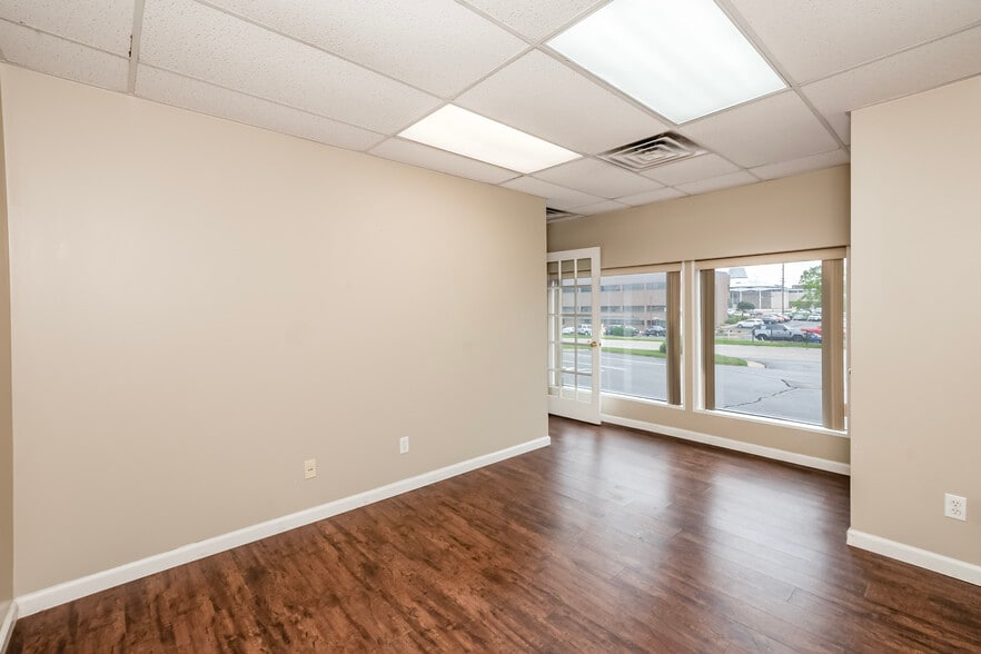 More Photos Of 4163 Crescent Dr, Saint Louis Medical For Sale