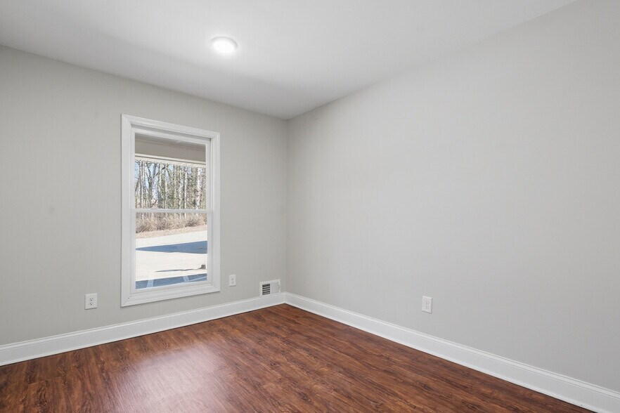 More Photos Of 2239 Scenic Dr, Snellville Office For Sale