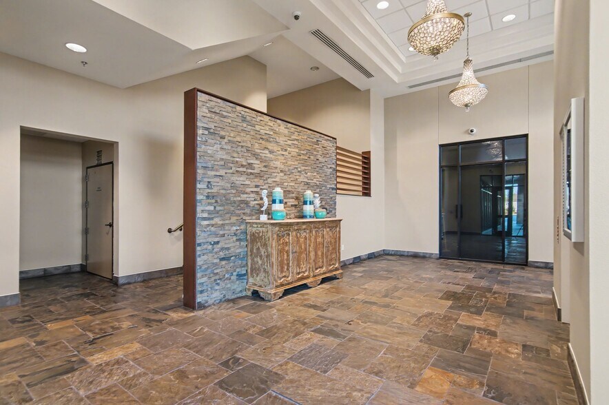 More Photos Of 295-307 E Renfro St, Burleson Office For Lease