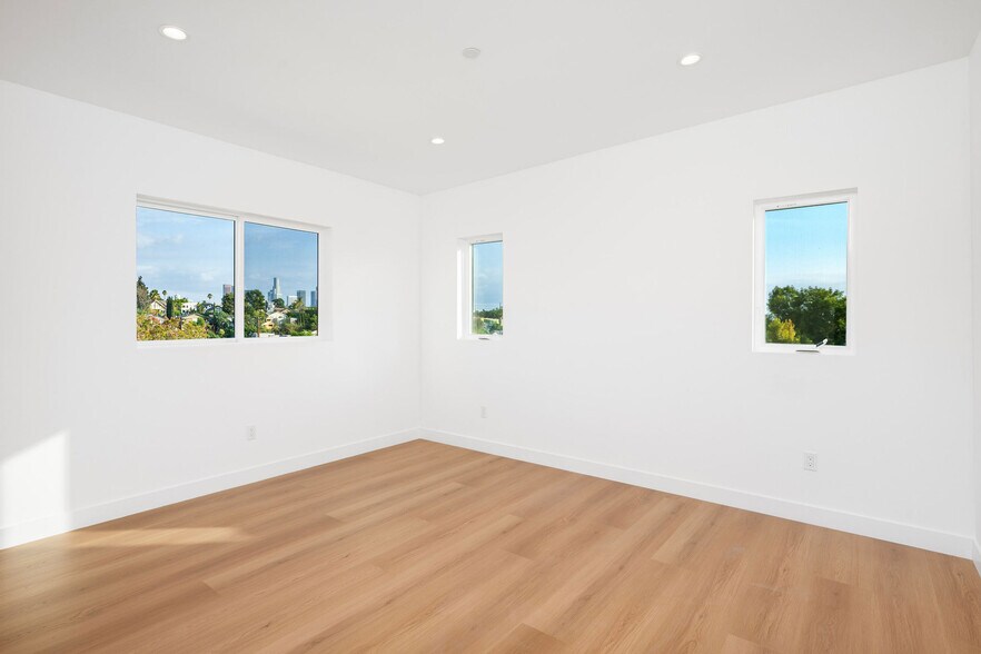 More Photos Of 726 Robinson St, Los Angeles Apartments For Sale