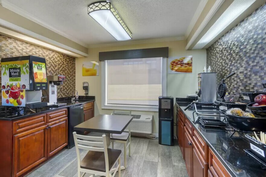 More Photos Of 820 Shoney's Dr, Ashburn Hotel For Sale