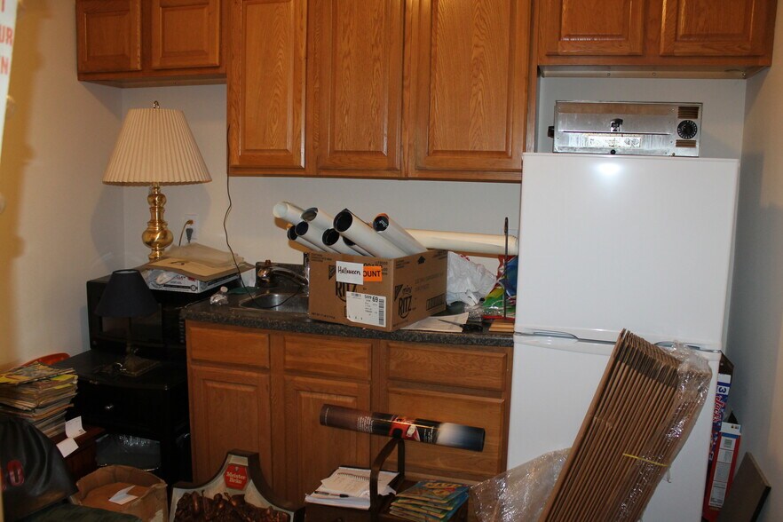More Photos Of 154 E Railroad, Leland General Retail For Sale