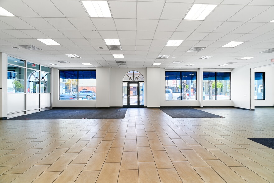 More Photos Of 108 W 3rd St, Long Beach Restaurant For Lease