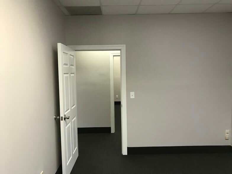 More Photos Of 9671 Sliding Hill Rd, Ashland Office For Lease