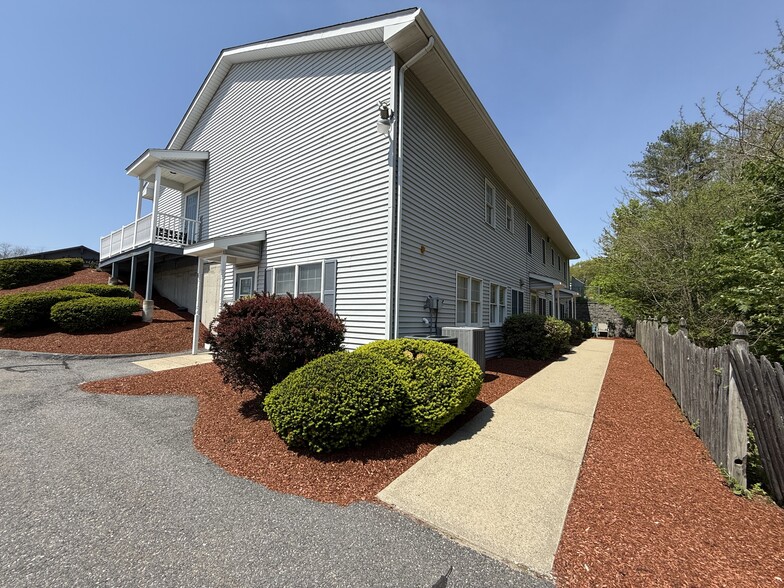 More Photos Of 694 Main St, Holden Office For Lease
