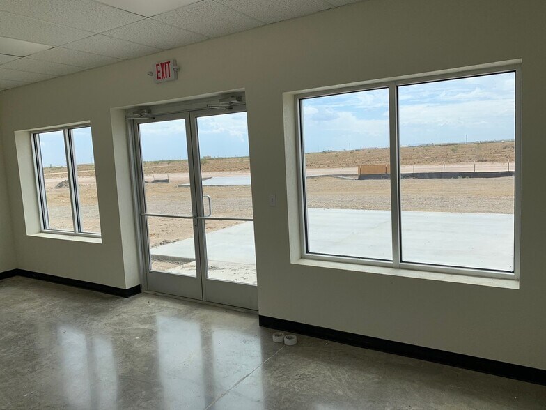 More Photos Of 2277 Ocotillo Dr, Pecos Warehouse For Sale