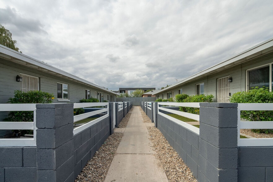 More Photos Of 511 N 52nd St, Phoenix Apartments For Sale