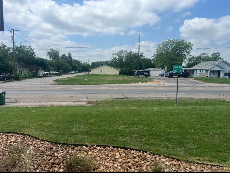 More Photos Of 1125 E Hook St, Stephenville Land For Sale