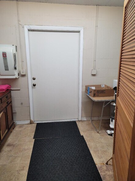 More Photos Of 107 Broadway St, Fort Meade Office For Sale