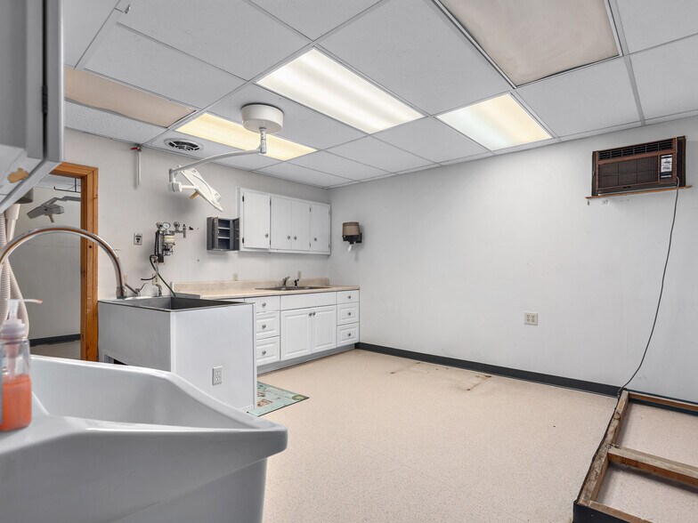 More Photos Of 1001 Greenville Hwy, Hendersonville Medical For Lease