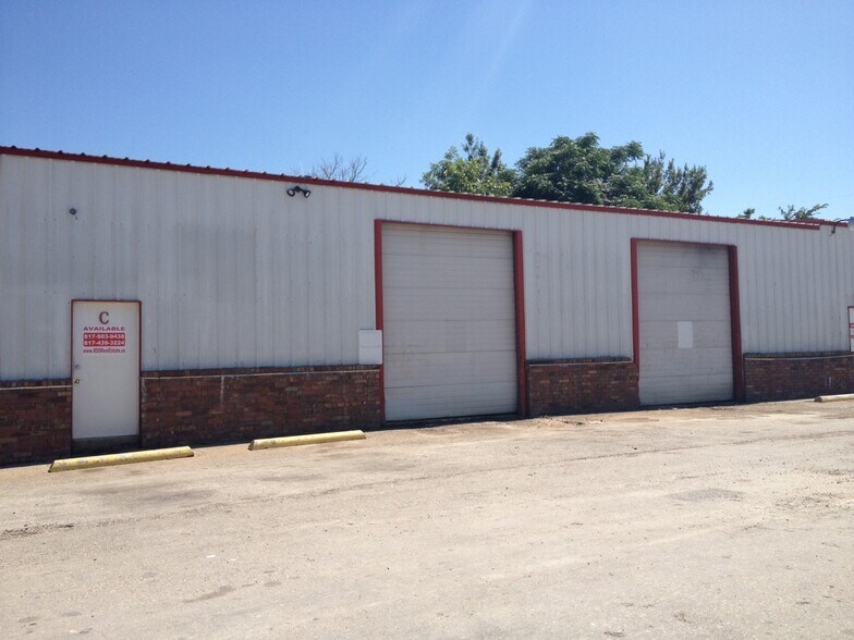 More Photos Of 3101 N Main St, Mansfield Warehouse For Lease