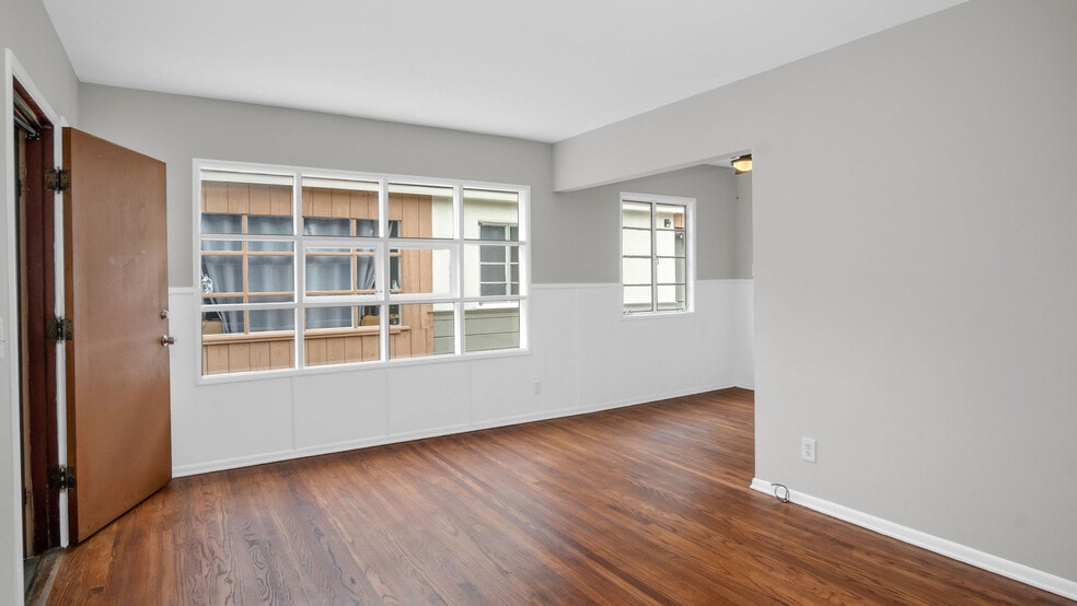 More Photos Of 10346 Oro Vista Ave, Sunland Multifamily For Sale