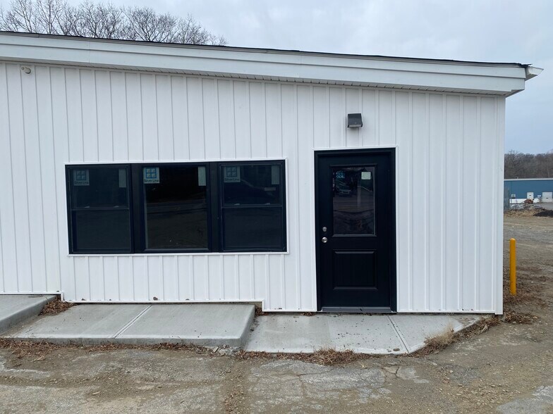 More Photos Of 137 Overlook Rd, Poughkeepsie Warehouse For Lease