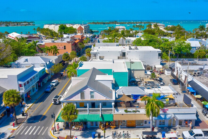 More Photos Of 135 Duval St, Key West Bar For Lease