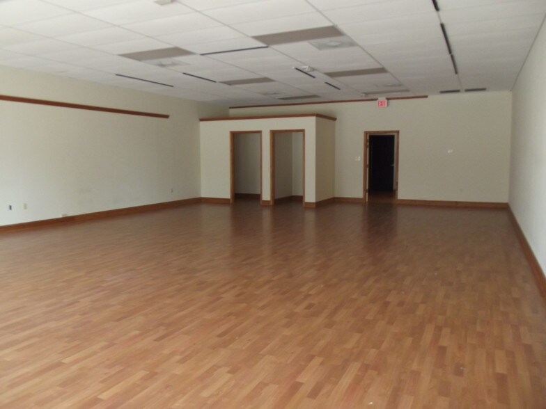 More Photos Of 699 Bultman Dr, Sumter Storefront Retail Office For Lease