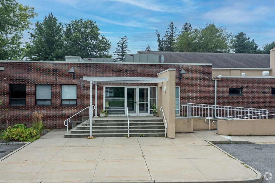 More Photos Of 2966 Crompond Rd, Yorktown Heights Schools For Lease