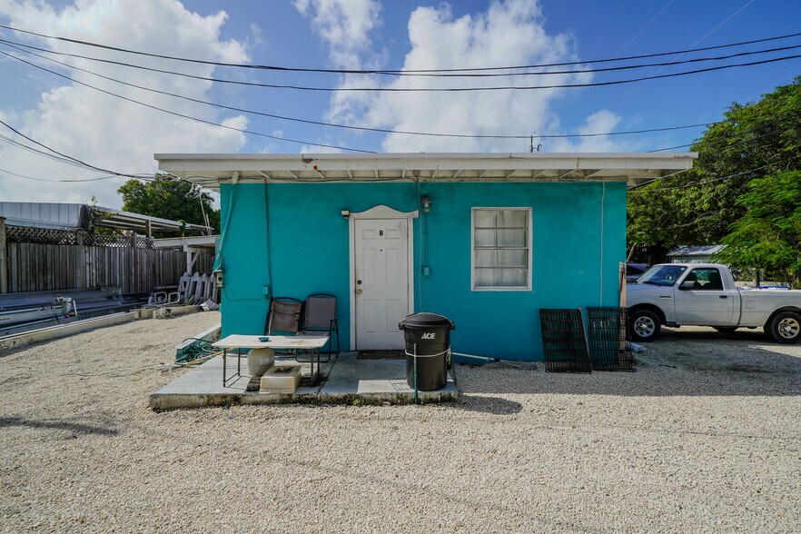 More Photos Of 131-135 Ellis Dr, Tavernier Storefront Retail Residential For Sale