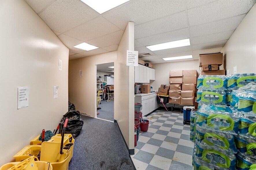 More Photos Of 4903 Vine St, Saint Bernard Medical For Lease