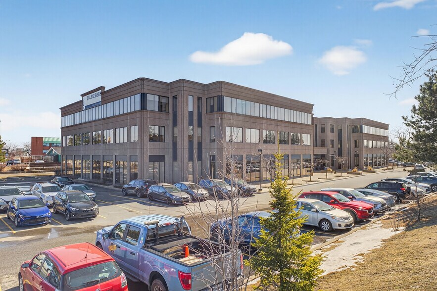More Photos Of 455 Boul Fénelon, Dorval Medical For Lease