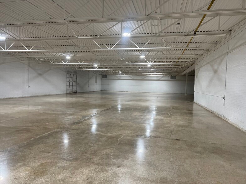 More Photos Of 1017 W 48th St, Chicago Warehouse For Lease