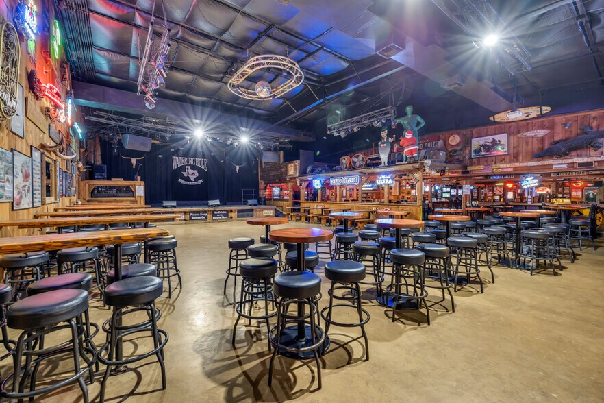 More Photos Of 1390 McQueeney Rd, New Braunfels Sports And Entertainment For Sale