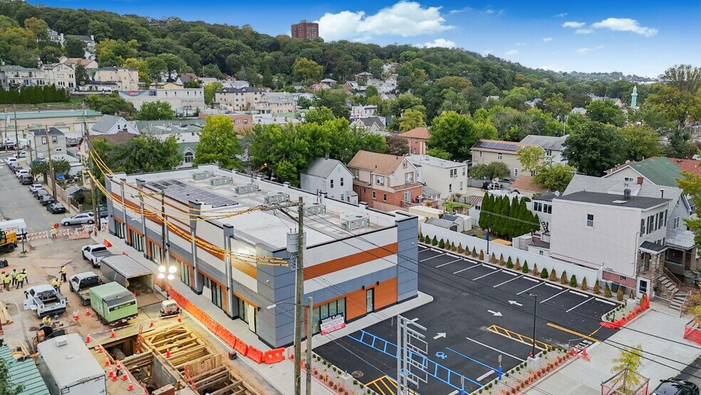 More Photos Of 752 Targee St, Staten Island Storefront Retail Office For Lease