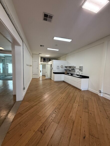 More Photos Of 701 W Evelyn Ave, Mountain View Storefront Retail Office For Lease