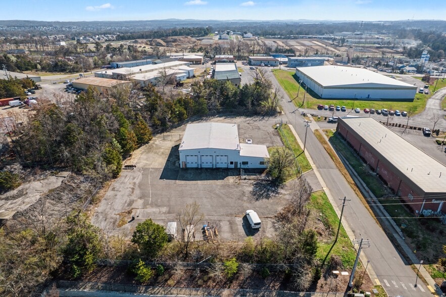 More Photos Of 225 Fiberglass Dr, Mount Juliet Warehouse For Sale