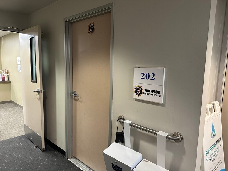 More Photos Of 18040 Sherman Way, Reseda Medical For Lease