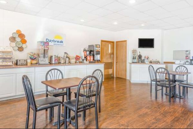 More Photos Of 52601 Holiday Dr, Saint Clairsville Hotel For Sale