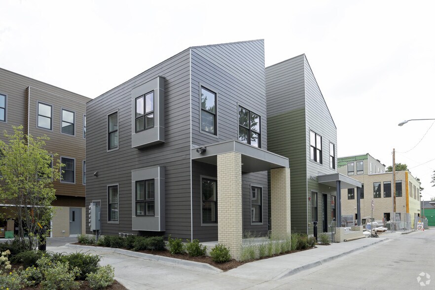 More Photos Of 1059 Wealthy St SE, Grand Rapids Apartments For Lease