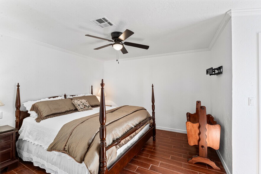 More Photos Of 410 W Harrison Ave, Guthrie Freestanding For Sale