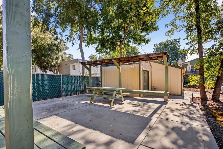 More Photos Of 703 W 2nd Ave, Chico Apartments For Sale