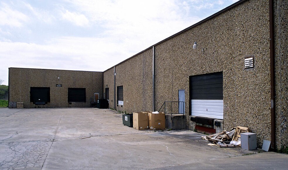 More Photos Of 2709-2715 Electronic Ln, Dallas Distribution For Sale