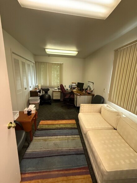 More Photos Of 1059 N Market St, Troy Medical For Sale