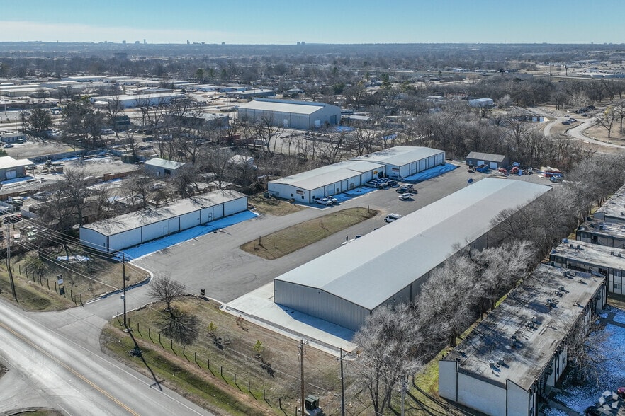 More Photos Of 126 N Garnett Rd, Tulsa Unknown For Lease