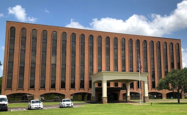 More Photos Of 100 North Fwy, Conroe Office For Lease