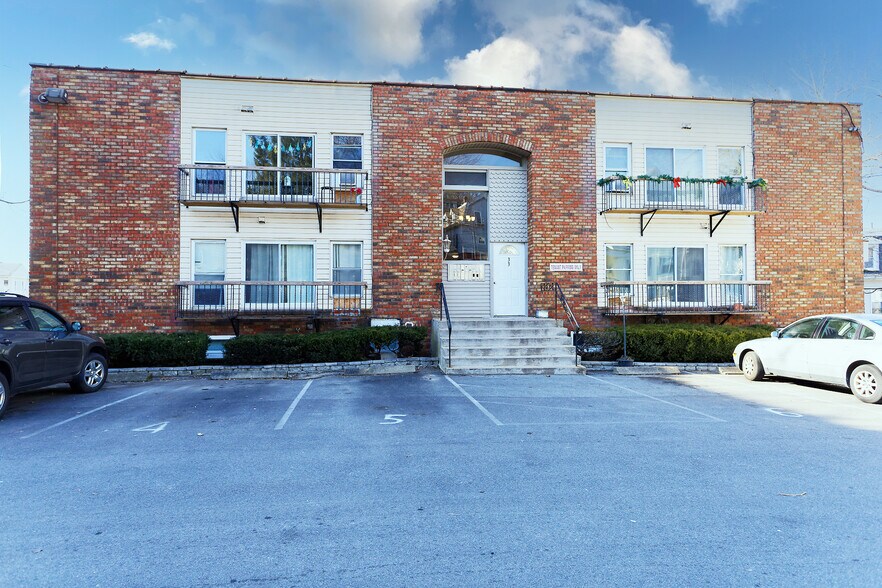 More Photos Of 575 N Main St, Fall River Apartments For Sale