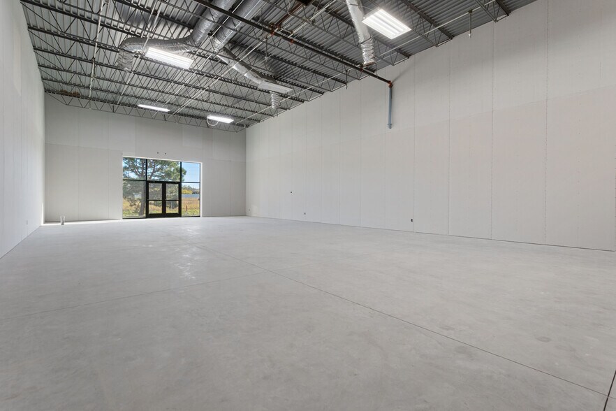 More Photos Of 550-630 Freeport Ave, Elk River Storefront Retail Office For Lease