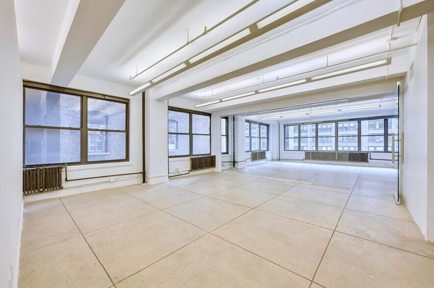 More Photos Of 230 W 39th St, New York Office For Lease