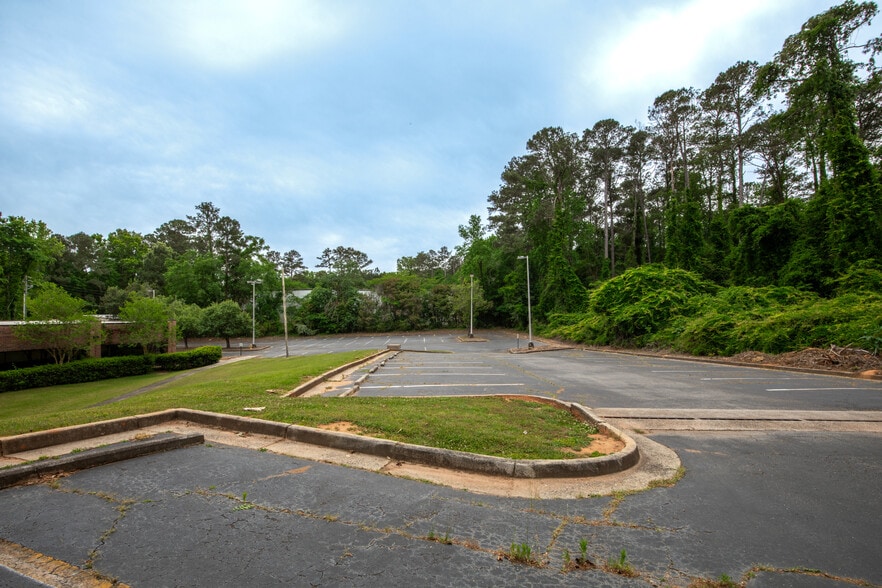 More Photos Of 3500 Riverside Dr, Macon-Bibb Religious Facility For Sale