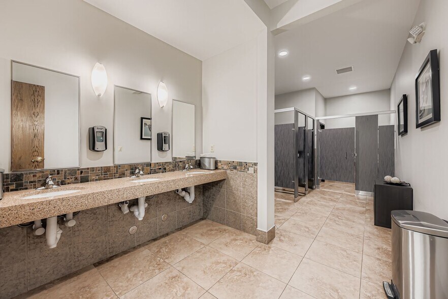 More Photos Of 12577 E Caley Ave, Englewood Office For Sale