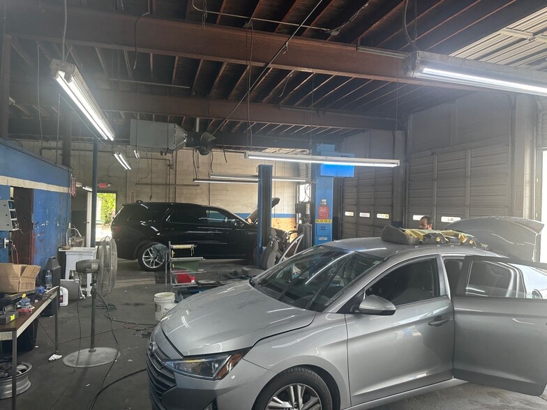 More Photos Of 751 Greenlawn Dr, Columbia Auto Repair For Lease