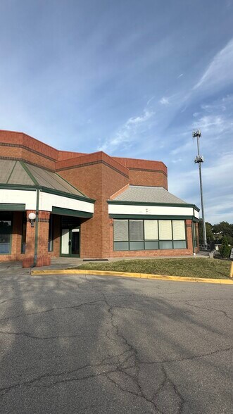 More Photos Of 6495 Quivira Rd, Shawnee General Retail For Lease
