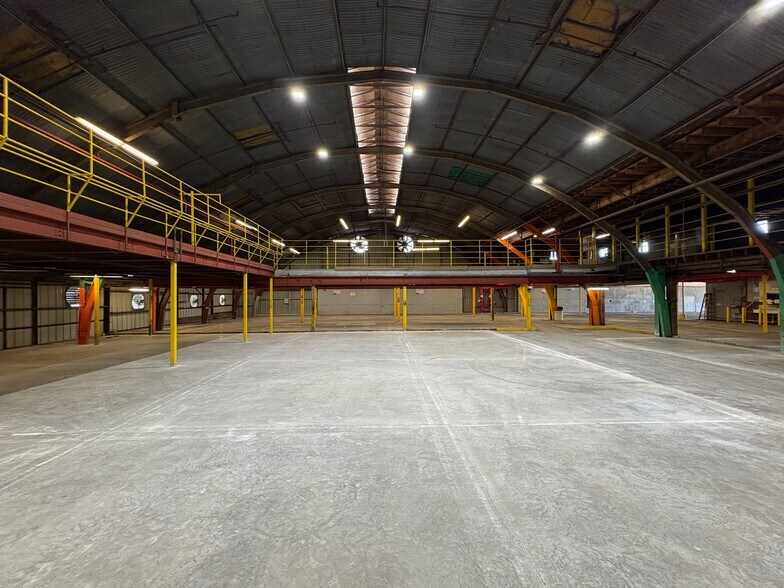 More Photos Of 306 9th St, Winter Garden Warehouse For Lease