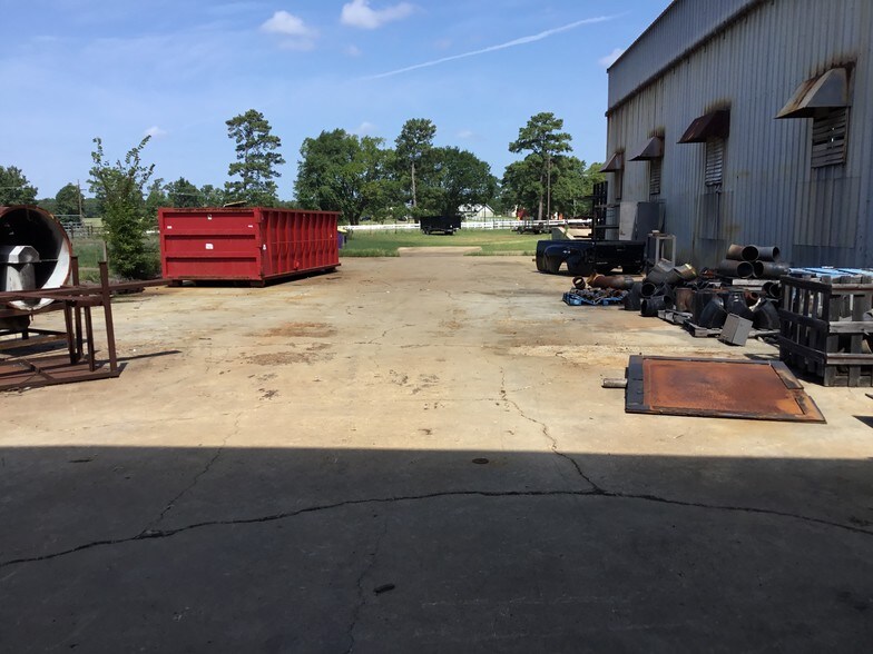 More Photos Of 1462 FM 2199, Marshall Warehouse For Lease