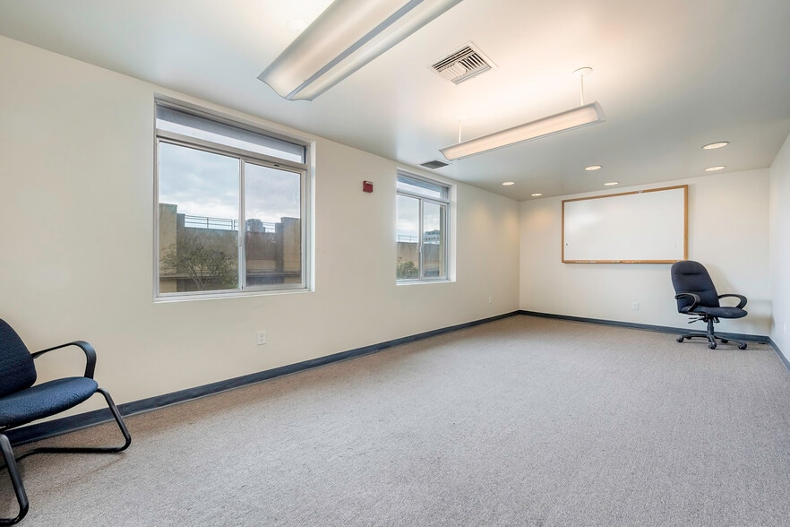 More Photos Of 225 E 6th St, Long Beach Medical For Lease