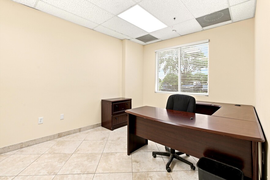 More Photos Of 2721 NW 19th St, Pompano Beach Showroom For Sale